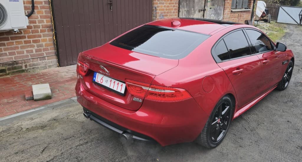 Jaguar XE — Korekta lakieru — efekt lustra