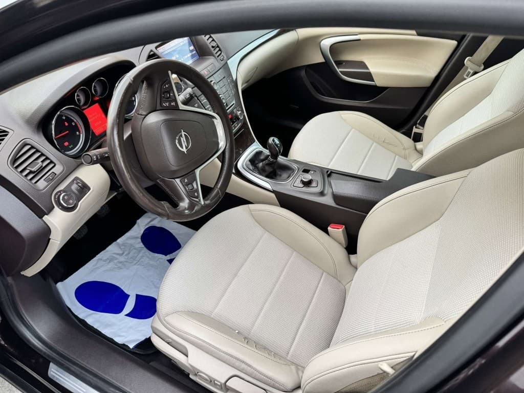 Opel Insignia — Pranie foteli i wnętrza