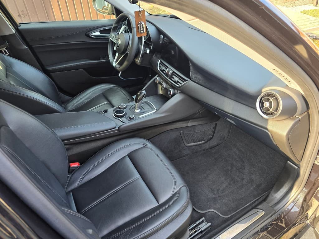 Alfa Romeo Giulia — Detailing wnętrza
