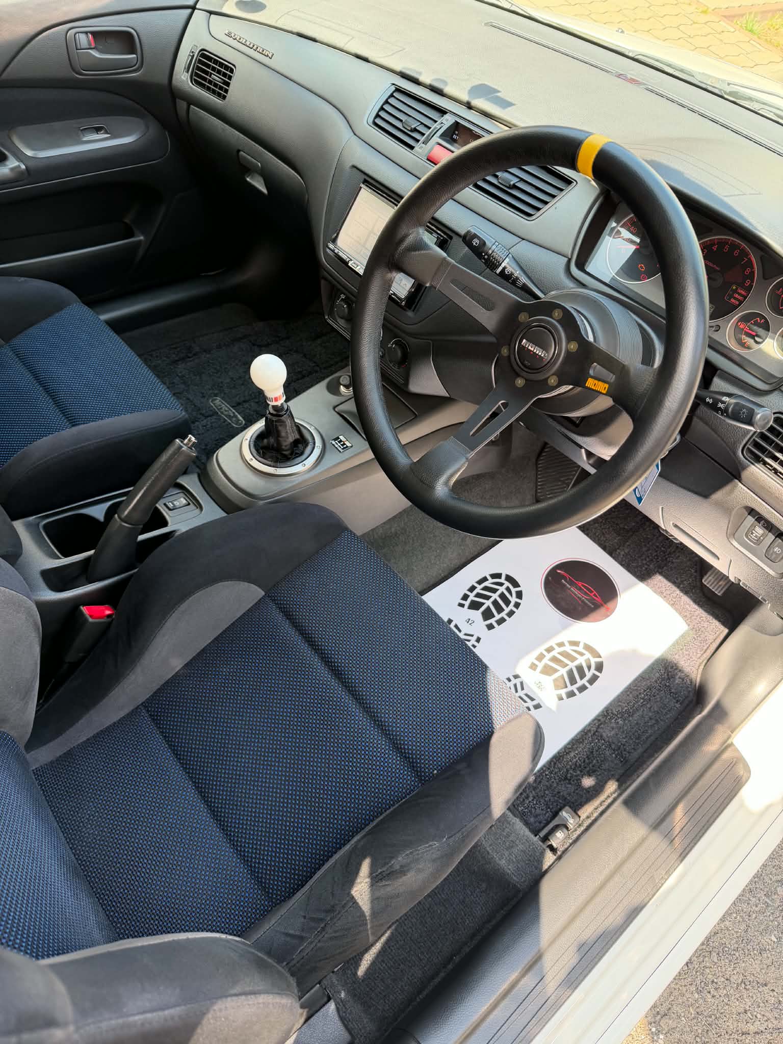 Mitsubishi Lancer Evo — wnętrze — Detailing i czyszczenie wnętrza